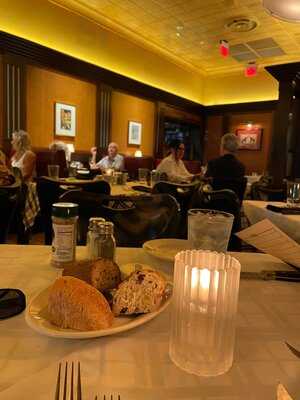 Gibsons Bar & Steakhouse