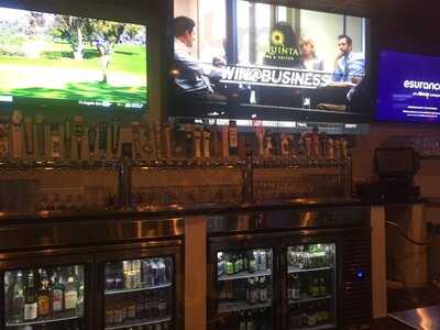 Shoeless Joe's Ale House & Grille