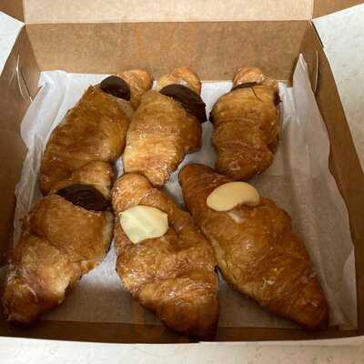 Burneys Bakery & Ice Cream