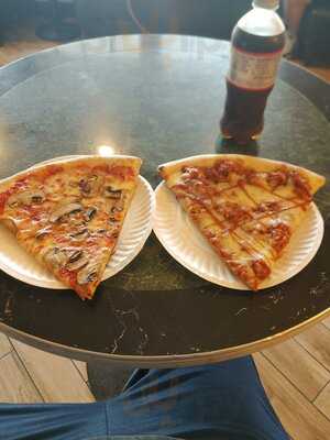 Mama’s Brick Oven Pizzeria