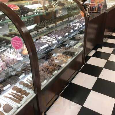 Kilwins Babylon Village