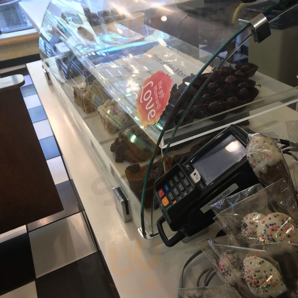 Kilwins Babylon Village