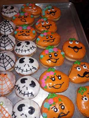 Aliso Bakery And Donuts