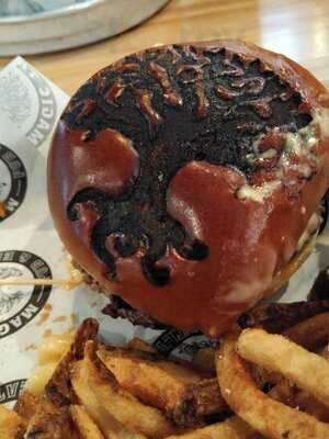 Magic Tree Pub & Eatery