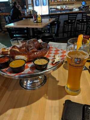 Magic Tree Pub & Eatery