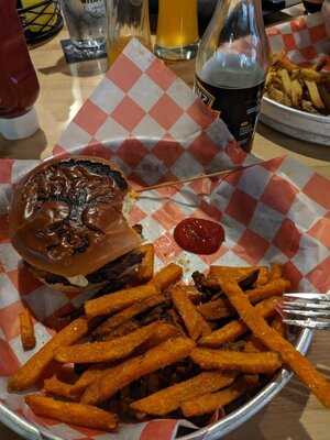 Magic Tree Pub & Eatery