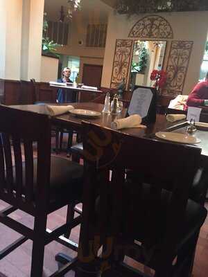 Rocco's Tuscany Bar And Grill