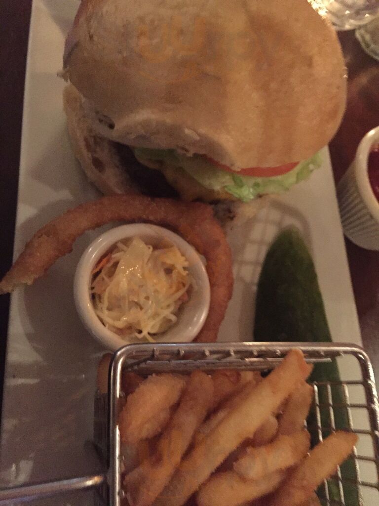 Rocco's Tuscany Bar And Grill