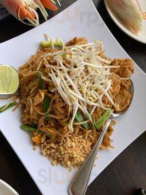 Hunsa Thai Kitchen