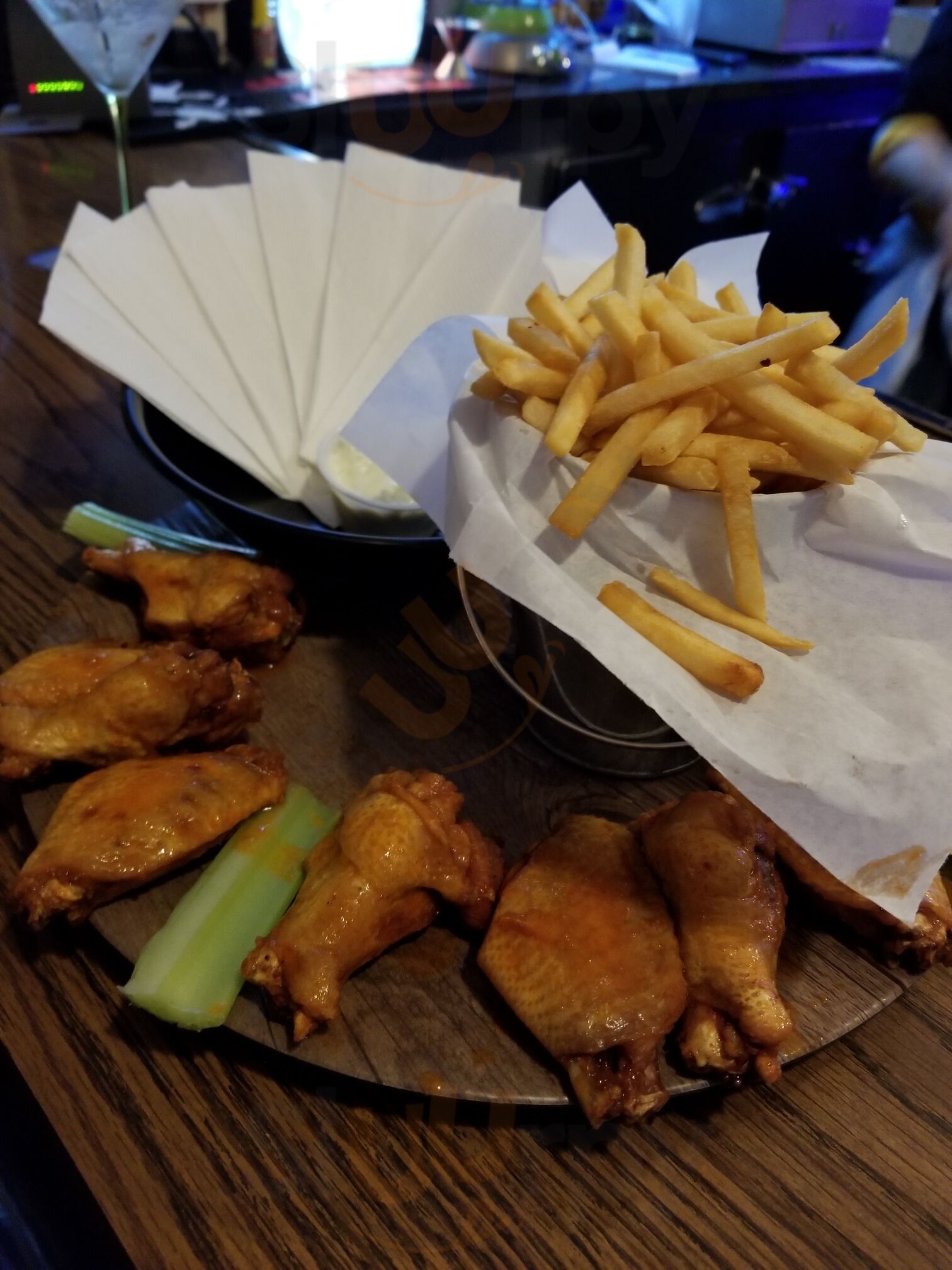 Amici's Bar & Grill