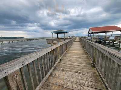 Tim's Rivershore Restaurant And Crabhouse