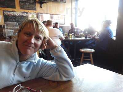 Rollie's Bar And Grill