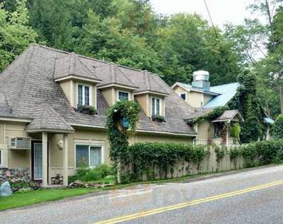 Mistral's At Toll Gate