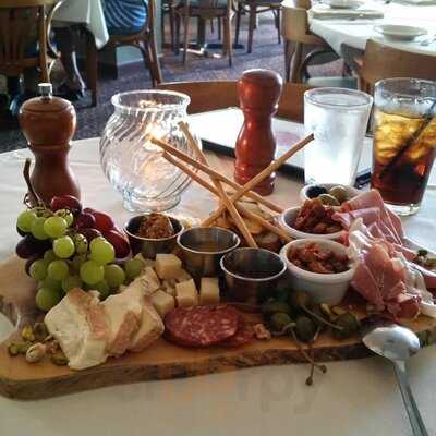 Tomatoes Italian Bar & Grille