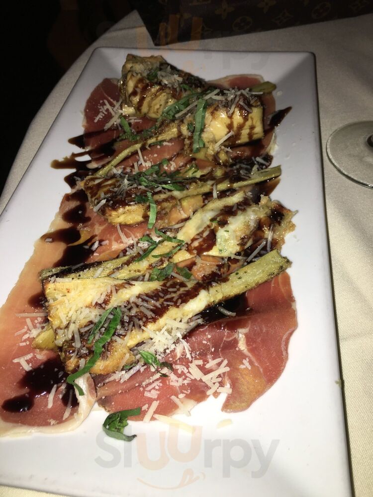 Tomatoes Italian Bar & Grille