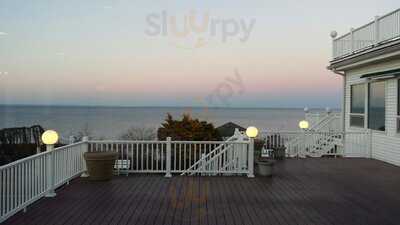 Cliffside Waterfront Restaurant And Fairway Bar