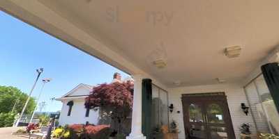 Cliffside Waterfront Restaurant And Fairway Bar