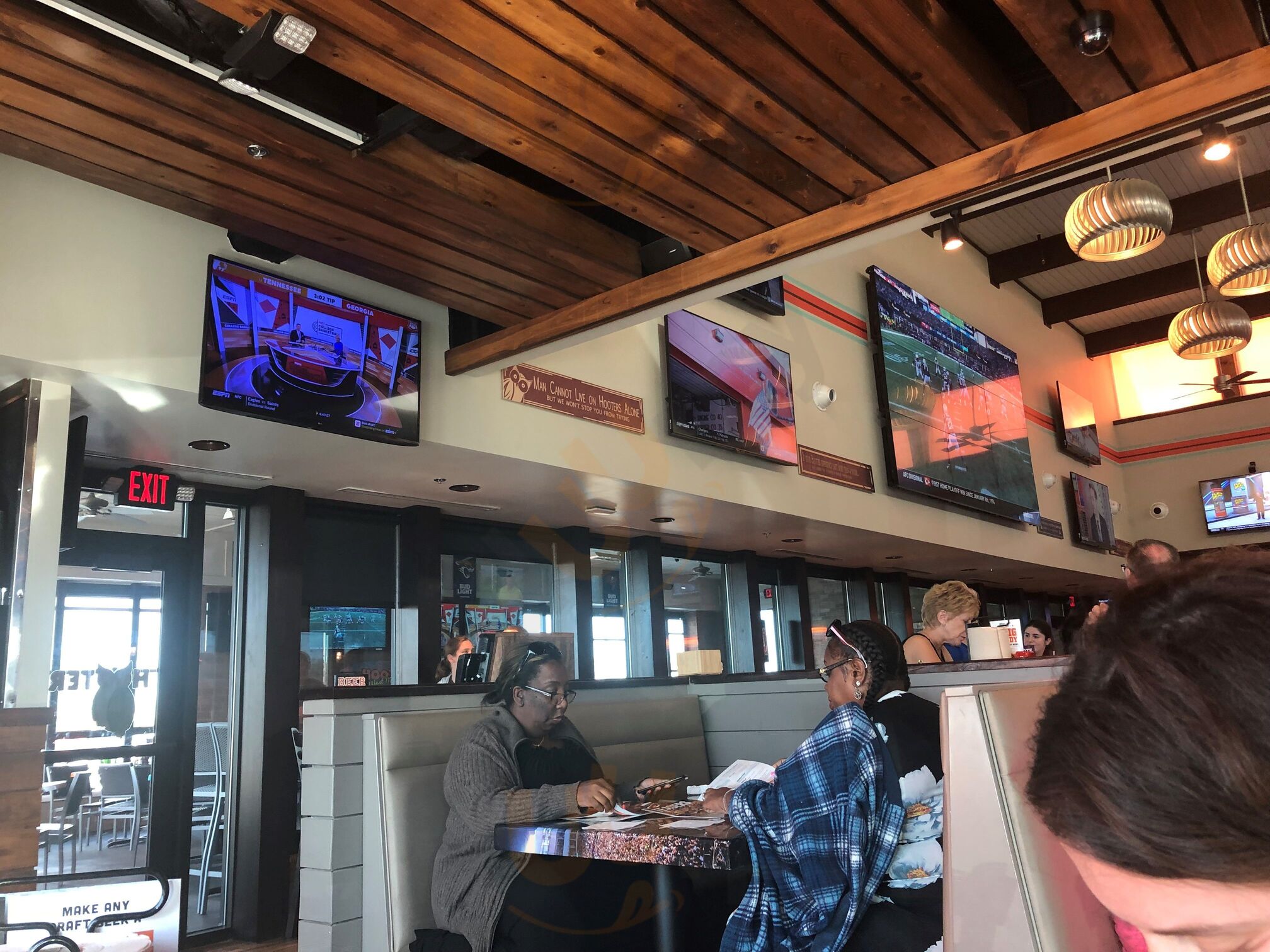 Hooters