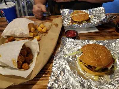 Brady's Brats And Burgers