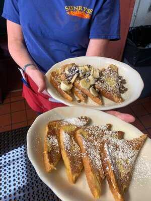 The Sunryser Restaurant & Deli