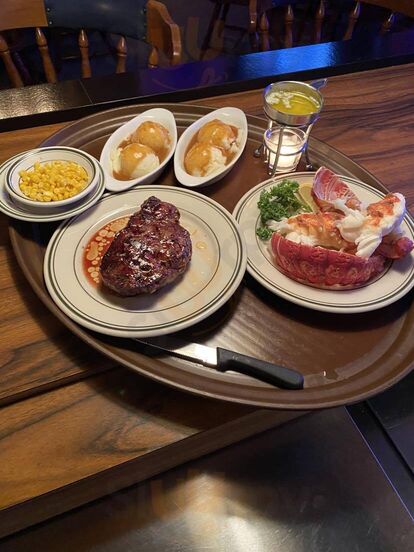 Cousins Ii Cocktail Lounge