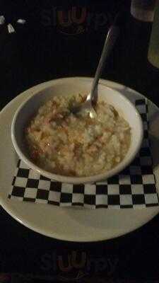 Sorellee's Pizza Pub & Ice Cream Parlor