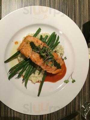 Red Iron American Pub