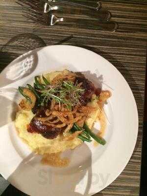 Red Iron American Pub