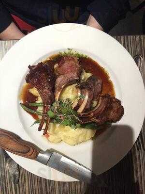 Red Iron American Pub