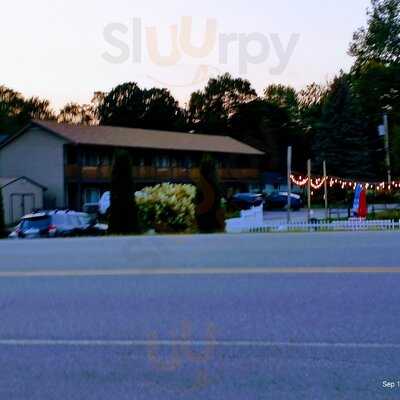 Cj's And Brittany's Sports Bar & Restaurant