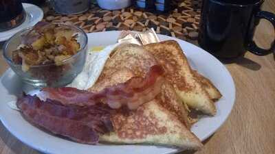 Cj's And Brittany's Sports Bar & Restaurant