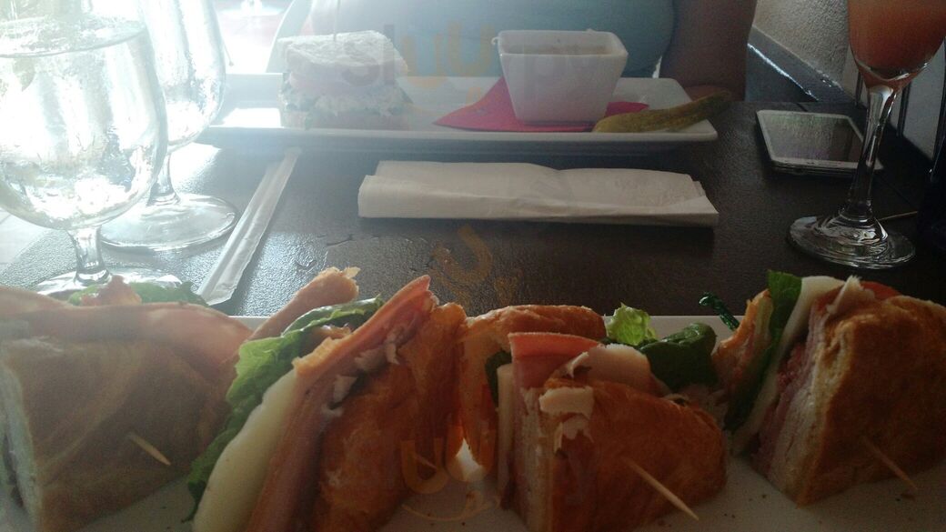 Causeway Bar & Grill