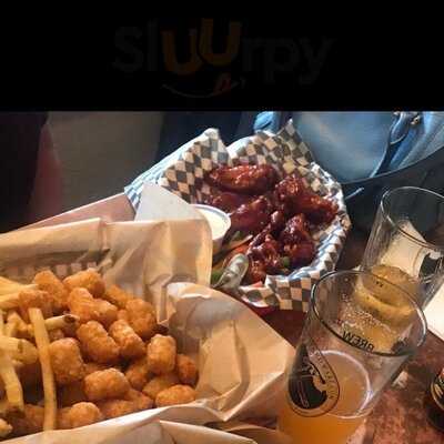 Cannon Beach Hardware & Public House