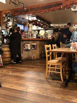 Cannon Beach Hardware & Public House