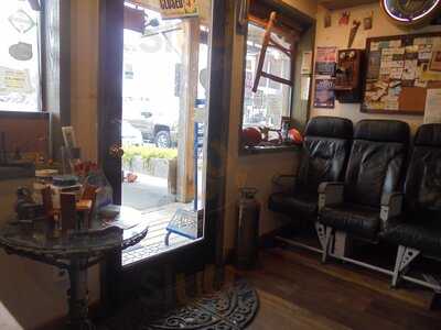 Cannon Beach Hardware & Public House