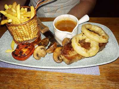 Lamplighter Restaurant & Pub