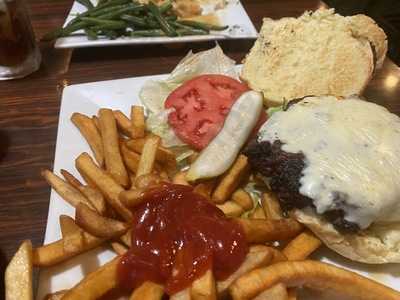 Lamplighter Restaurant & Pub