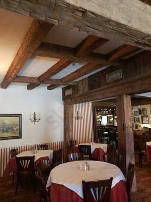 Lamplighter Restaurant & Pub