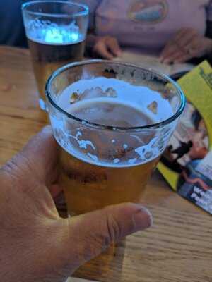 Roadies Restaurant And Bar