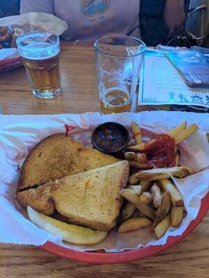 Roadies Restaurant And Bar