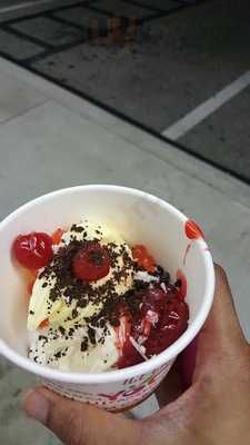Yocrave Frozen Yogurt Shop