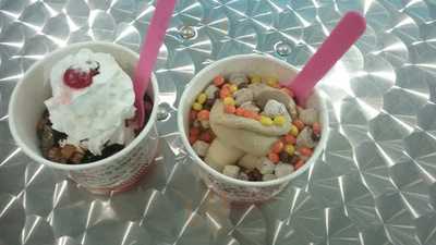 Yocrave Frozen Yogurt Shop