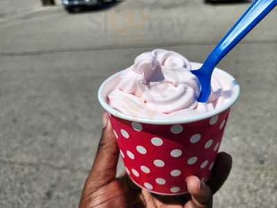 Yocrave Frozen Yogurt Shop