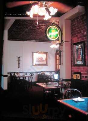 Bully's Restaurant & Pub