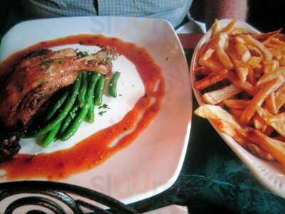 Bully's Restaurant & Pub