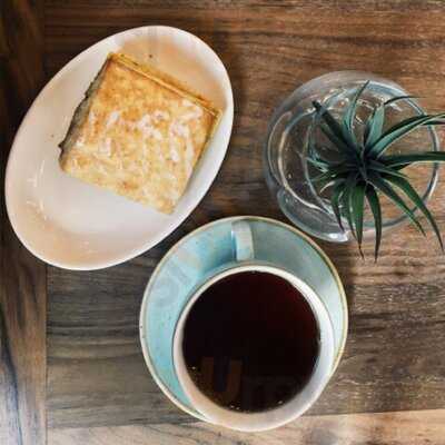 The Clover And The Bee