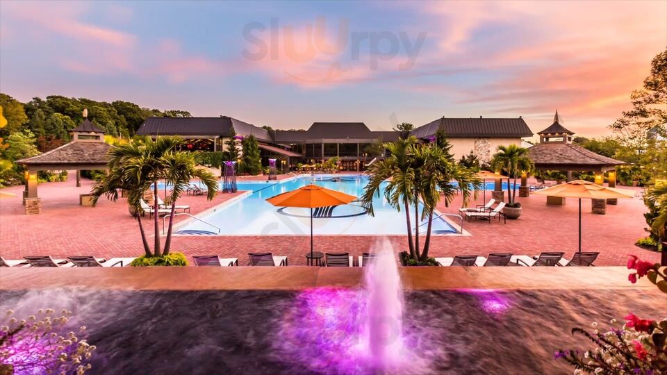 Crest Hollow Country Club