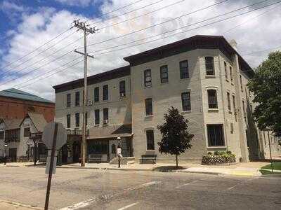 Schuler's Restaurant & Pub