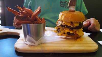 Lazy Palm Sports Bar And Grill