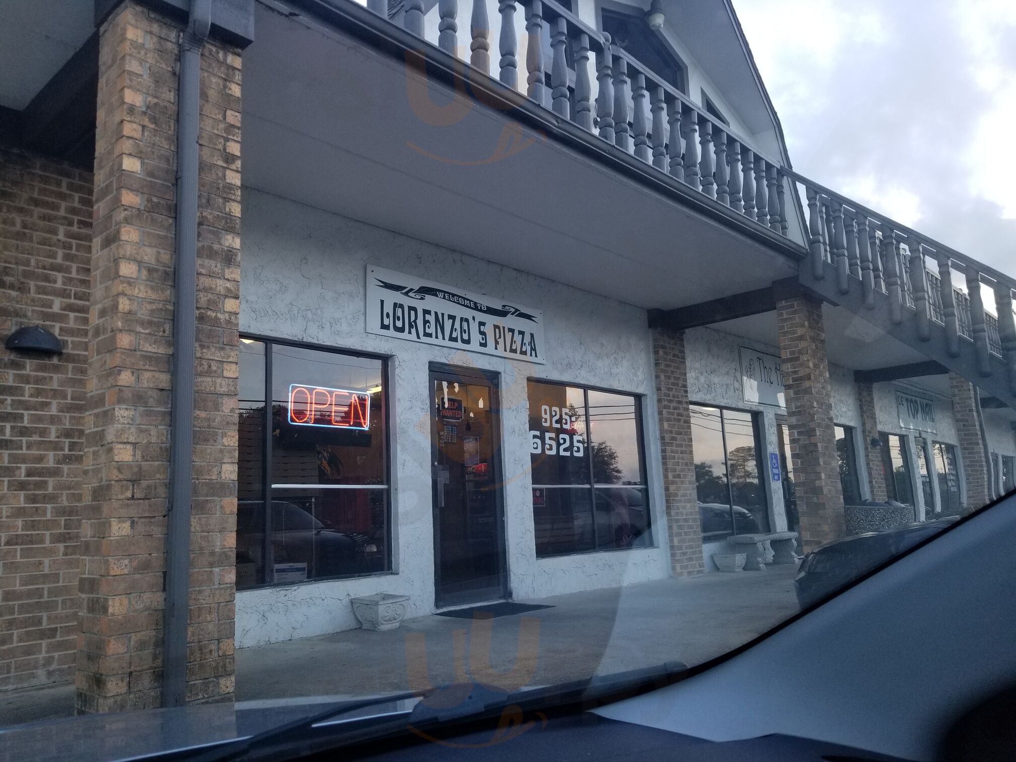 Lorenzo's Pizza